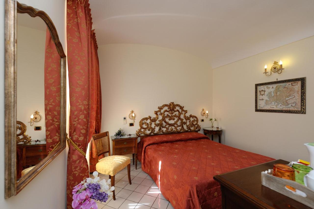 Amalfi Old Square Room & Apartments Εξωτερικό φωτογραφία