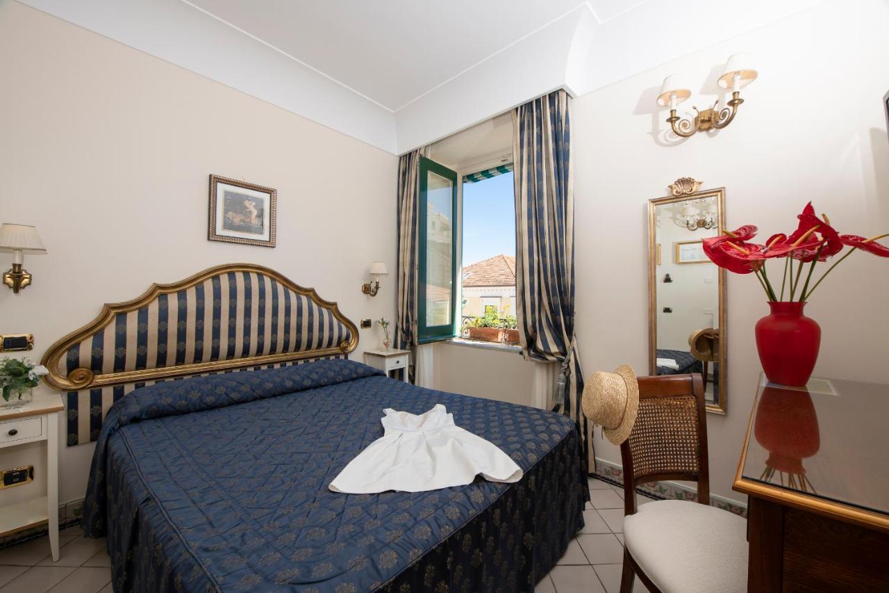 Amalfi Old Square Room & Apartments Εξωτερικό φωτογραφία